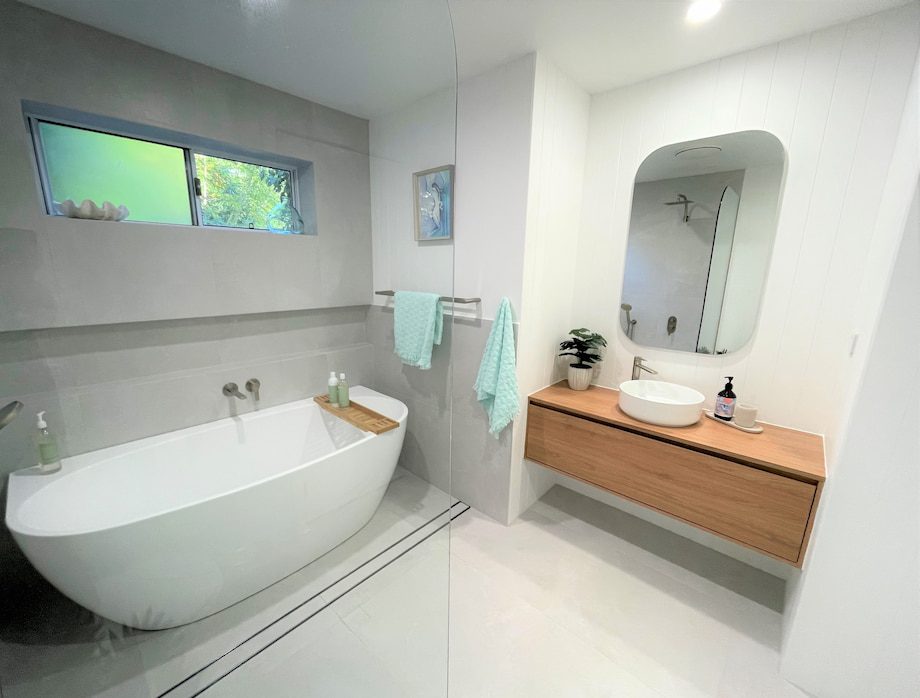 Bathroom Bathtub — Home Builders in Burleigh, QLD