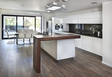 Brand new beautiful kitchen in a modern style — Home Builders in Burleigh, QLD